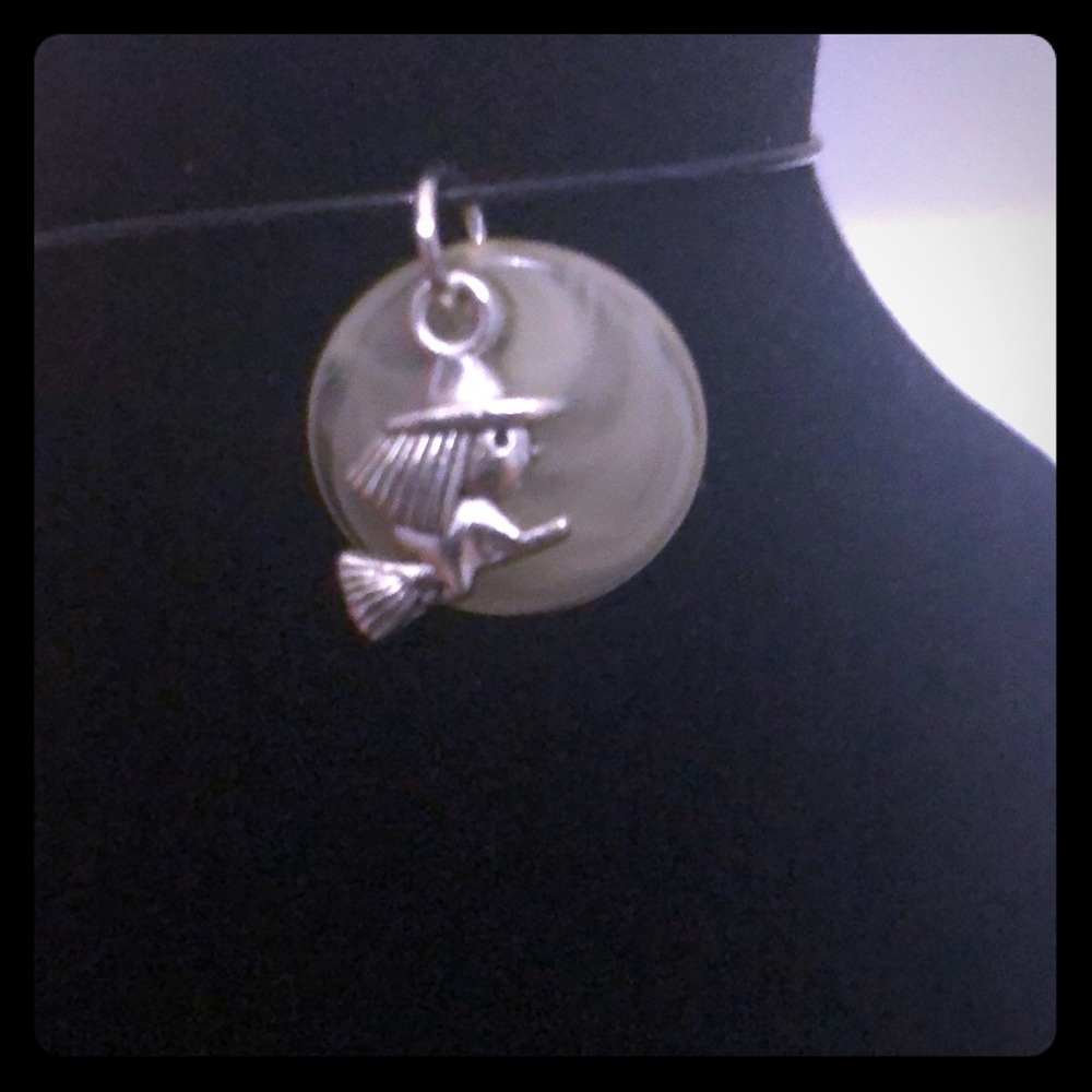 👻 Halloween 🎃 witch in moon necklace